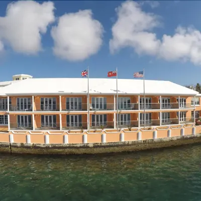 Inverurie Executive Suites Hotels near Astwood Cove Beach