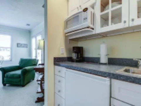 Captain's Cottage Suites Hotels in Grand Haven