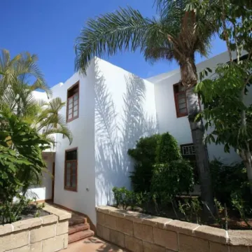 Hotel Malibu Park Hotels near Playa del Duque