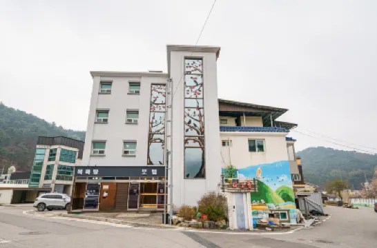 Pyeongchang Jangpyeong Motel Hotels near Lee Hyo-seok Culture Village