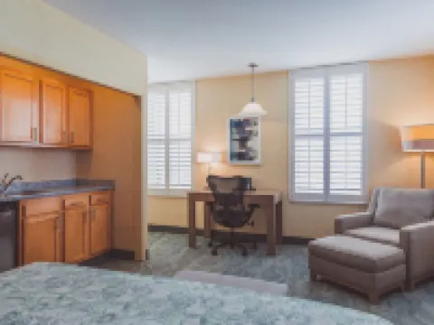 โรงแรมเดอะพาร์ควิว โรงแรมในซีราคิวส์