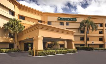 La Quinta Inn & Suites by Wyndham Miami Airport East