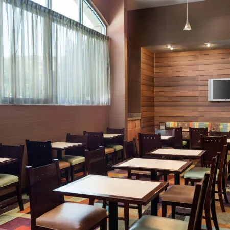 Fairfield Inn Sacramento Cal Expo Отели рядом с достопримечательностью «Арден Фейр Молл»