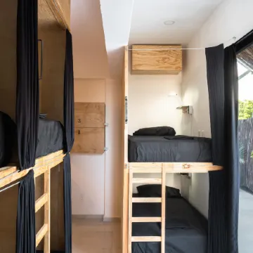 Maui Hostel - Adults Only