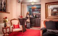 Hotel Capital with Private Wellness - bar