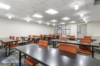 홀리데이 인 익스프레스 조운스타운 - 포트 인디언타운 갭 바이 IHG 파인그로브 호텔