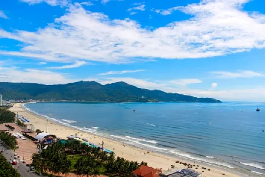 Diamond Sea Hotel Отели рядом с достопримечательностью «My Khe Pagoda»