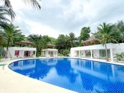 บ้านอ้อมกอดขุนเขา โรงแรมในอำเภอ สวนผึ้ง