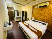 Shanti the Grand Palace Hotels in Bhatye