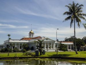 Sans Hotel Suryakencana Bogor