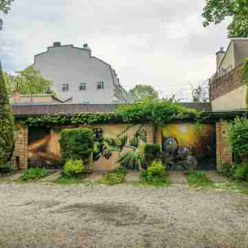 Red Kurka Apartments Hotel Exterior
