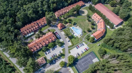 Abbazia Country Club Отели в г. Szecsisziget
