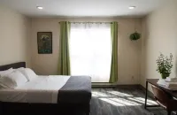 The Marquette Hotel فنادق في Monona