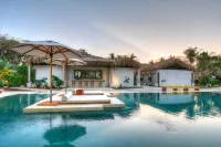 The Gilded Iguana - Pool