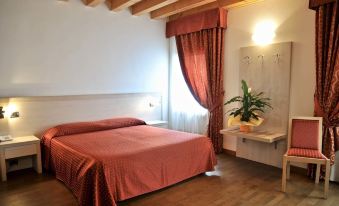 Hotel Ristorante Cinque Colonne - Housity
