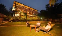 Hotel Athgira