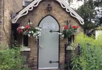 The Old School House Rooms - Bed and Breakfasts