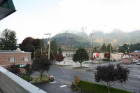 Best Continental Motel - Mountain view