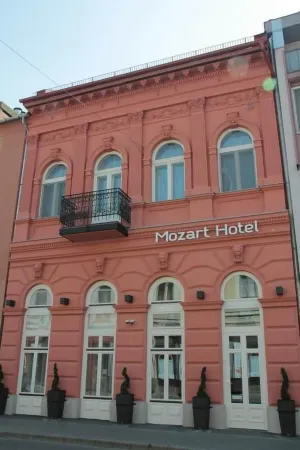 Mozart Hotel Отели рядом с достопримечательностью «Botanical Garden of the University of Szeged»