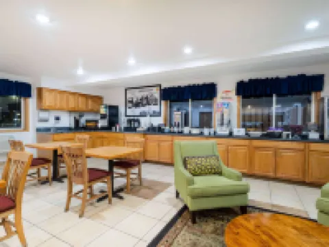 Super 8 by Wyndham the Dalles or Hotels in The Dalles