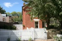 Annies Garden Cottage Hotels near Cascades Female Factory Historic Site