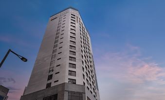 Urban-Est Hotel - Housity
