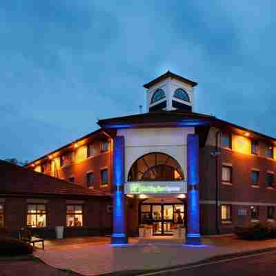 Holiday Inn Express Warwick - Stratford-Upon-Avon Hotel Exterior