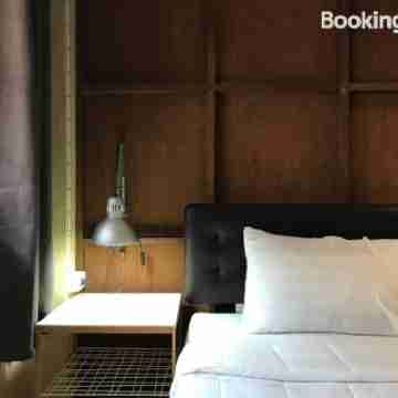 Boundary Hostel and Cafe Rooms