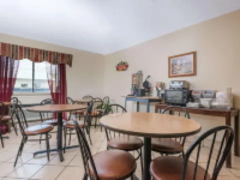 Super 8 by Wyndham Somerset Hotels in Somerset