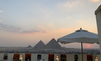 9 Pyramids Inn
