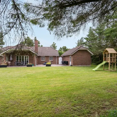 "Hjalmsvider" - 1km from the Sea