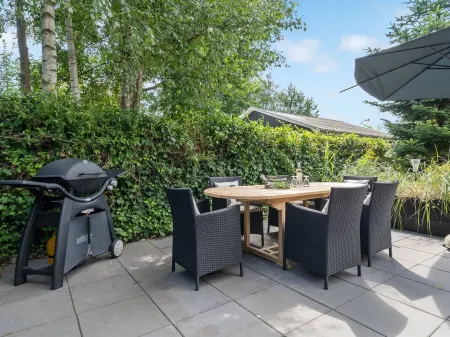 "Edin" - 400m from the Sea