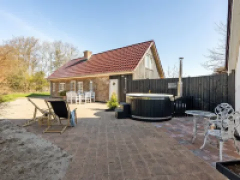 "Malene" - 700m to the Fjord Hotels in Ulfborg