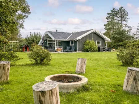 "Stasia" - 75m from the Sea