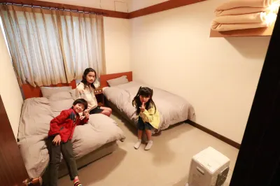 落葉松櫸樹別墅 Yokoya Onasen Ryokan Yuraku-An附近的飯店