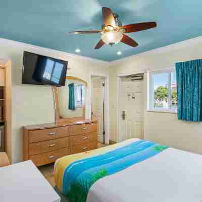 Bay Palms Waterfront Resort - Hotel and Marina Rooms