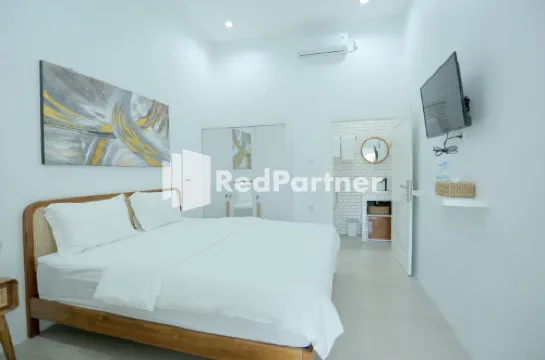 Pringgading Surf Camp Mitra RedDoorz Hotels in Bengkulu