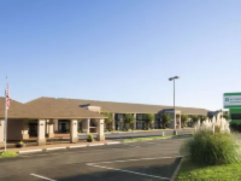 Wyndham Garden Lake Guntersville Hotels in Marshall County