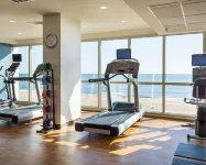 Comfort Suites Beachfront - 2-Star