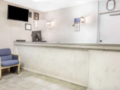 Travelodge by Wyndham la Grande Hotels in Union County