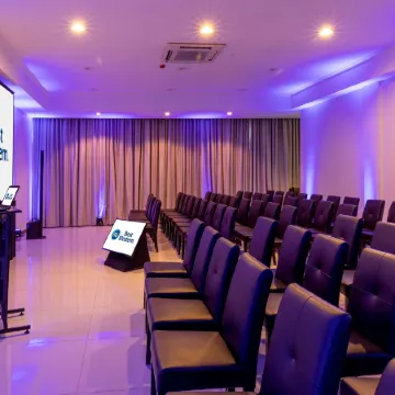 Nobile Hotel Estación Central Отели рядом с достопримечательностью «Культурный центр Эстасьон-Мапочо»