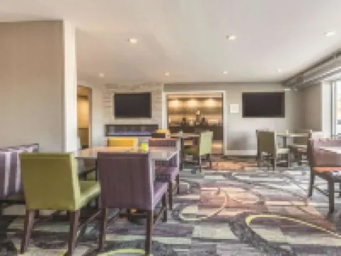 La Quinta Inn & Suites by Wyndham Atlanta Midtown - Buckhead Hotels in Atlanta