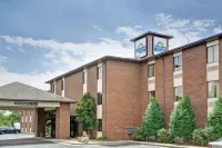 Days Inn & Suites by Wyndham Hickory - Gym