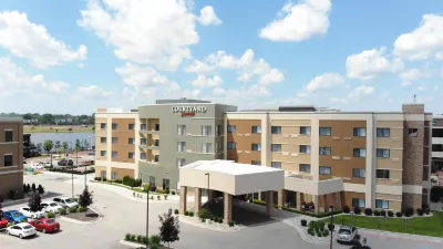 Courtyard Bay City Hotel in zona Sage Branch Library