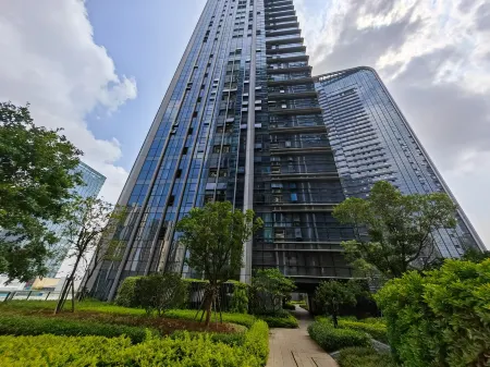 Guangming Yu International Executive Apartment (Phoenix Metro Station Blue Whale World Branch)