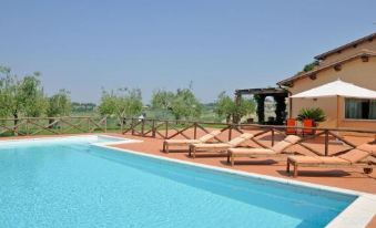 Attractive and Spacious Villa with Pool