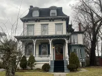 1 Br Private Victorian Apt in Convenient City Location on 5 Acre, Sleeps 4 Hotels in der Nähe von Home of Franklin D. Roosevelt