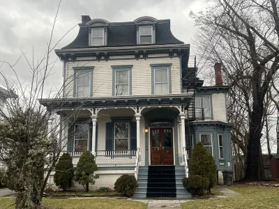 2Br Private Victorian Apartment in City Location on Half Acre Sleeps 5 Hotel in zona Poughkeepsie train station