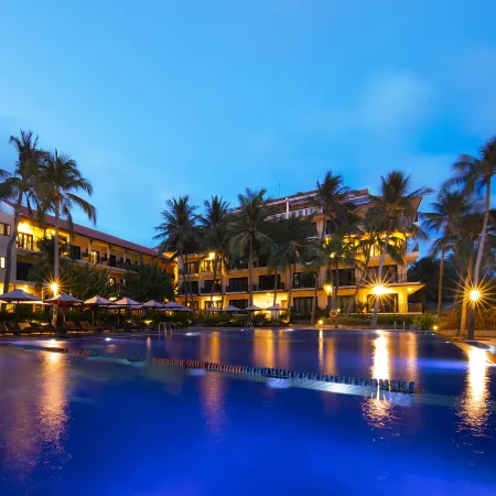 Hon Rom Central Beach Resort Отели рядом с достопримечательностью «Красные песчаные дюны»