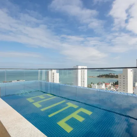 Elite Hotel Nha Trang Отели рядом с достопримечательностью «Хончонг»